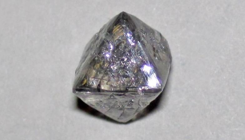 Octahedral diamond from the Mir Kimberlite